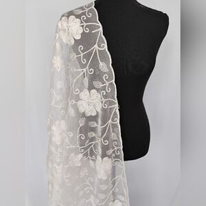 Elegant Floral Embroidered Chikankari Organza Dupatta